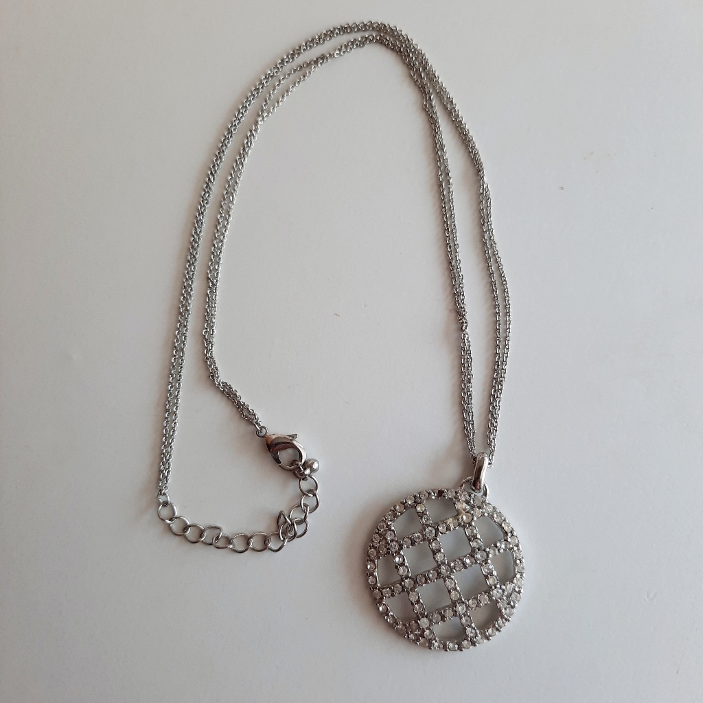 3 For 10rmn Rhinestone Pendant 5$